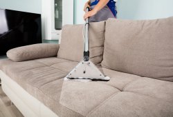 Преимущества профессиональной чистки мягкой мебели и диванов