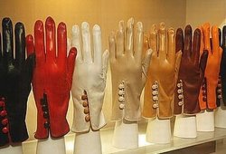 История возникновения женских перчаток